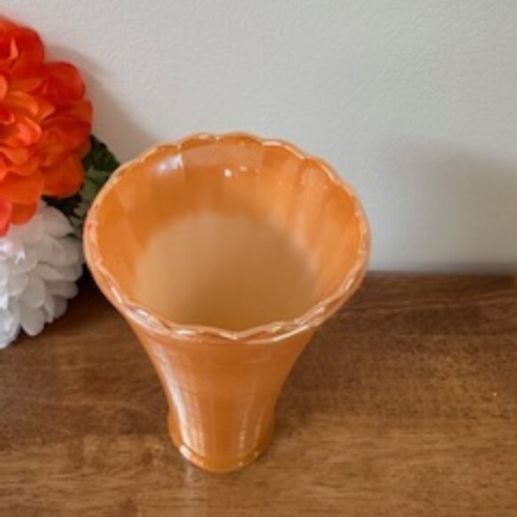 Fire King Peach Lustre‎ Vase Ribbed Mid-Century Vintage Milk Glass Flower Vase - Picture 3 of 4